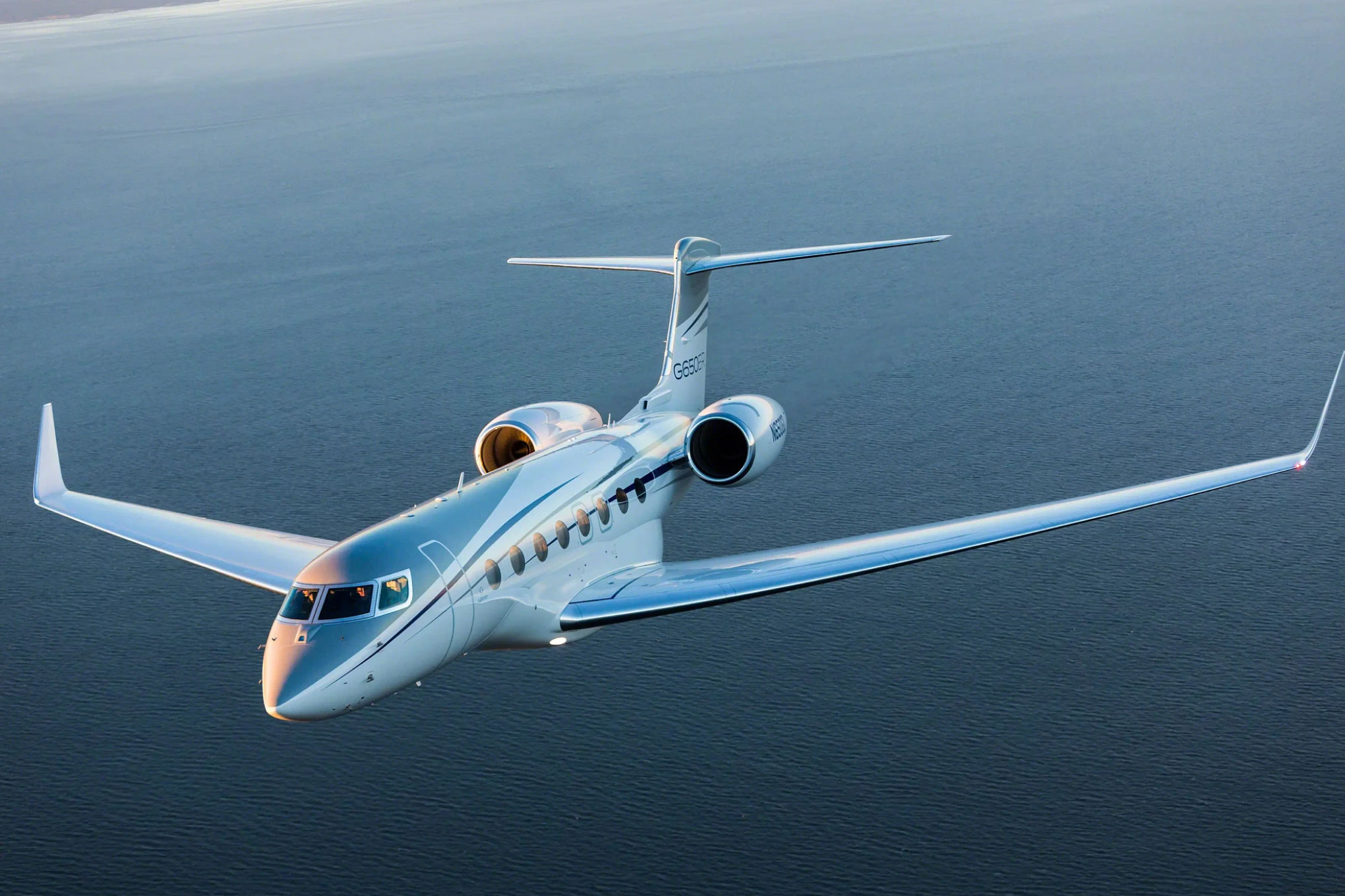 Gulfstream G650ER banking over open water