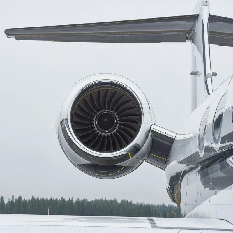 Business jet engine nacelle beneath the wing