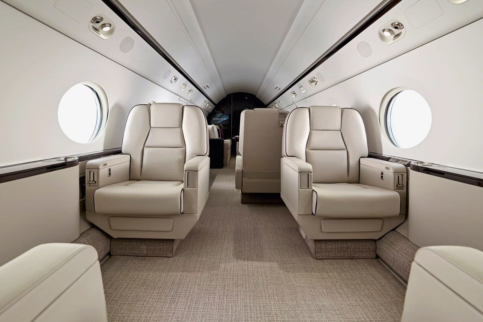Gulfstream G550 cabin club seats facing aft